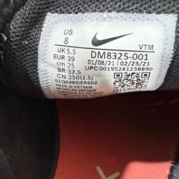 Nike Air Max 270 Black and Coral Sneakers NEW - Picture 6 of 9